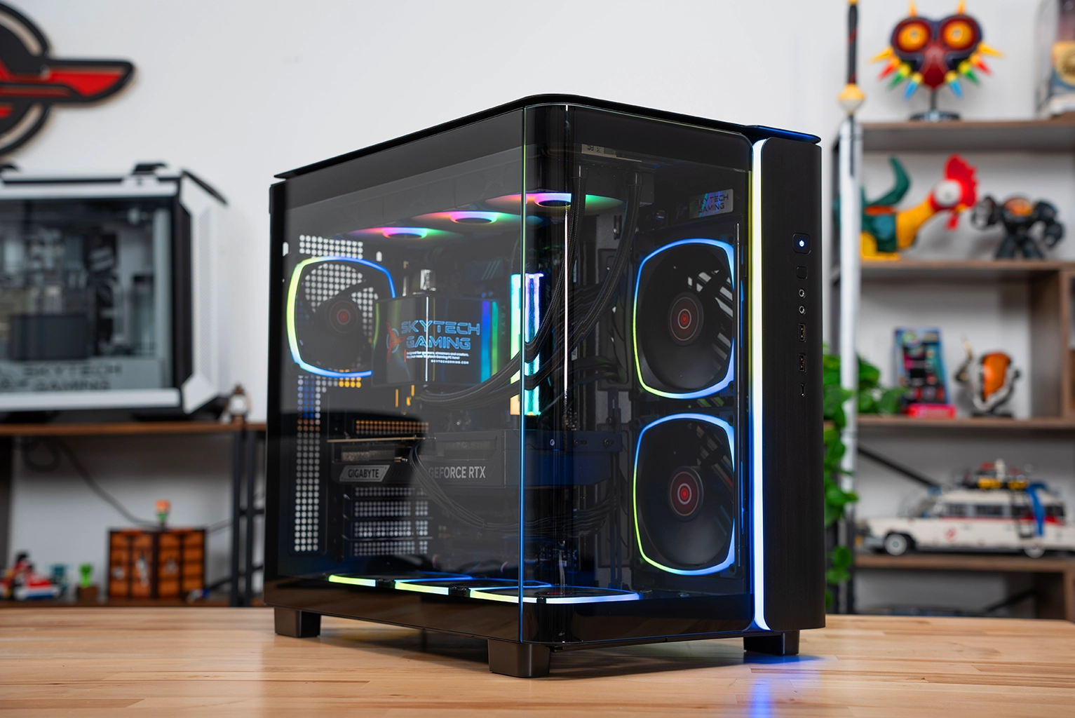 KING 95 gaming PC setup on a wooden desk.